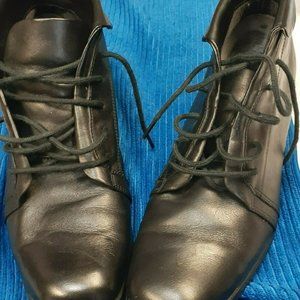 NEW ST. JOHNS BAY WOMEN'S BLACK LEATHER CASUAL BOOTS - SIZE 8M